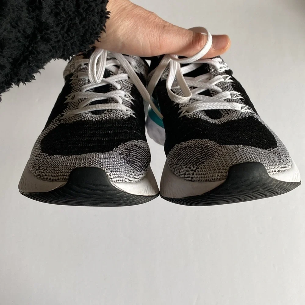 Nike Flyknit react sneaker shoes women’s 6.5 barely worn
